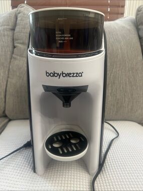Baby Brezza White Formula Dispenser for Easy Bottle Prep